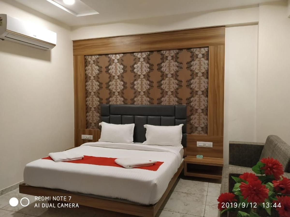 Hotel Krishna Palace Ānand Exterior foto
