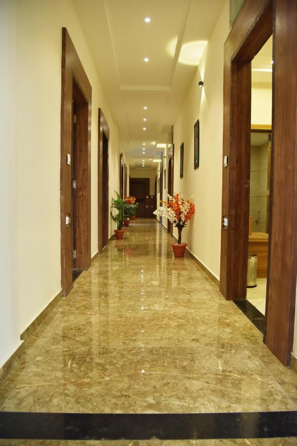 Hotel Krishna Palace Ānand Exterior foto
